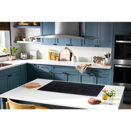 36" Intelligent Induction Cooktop with Temp Cook™ Technology and WipeClean™ Coating