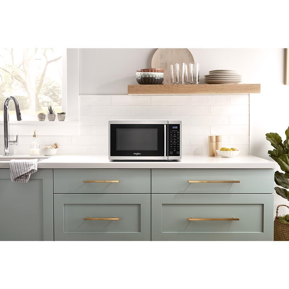 0.9 Cu. Ft. Capacity Countertop Microwave with 900 Watt Cooking Power