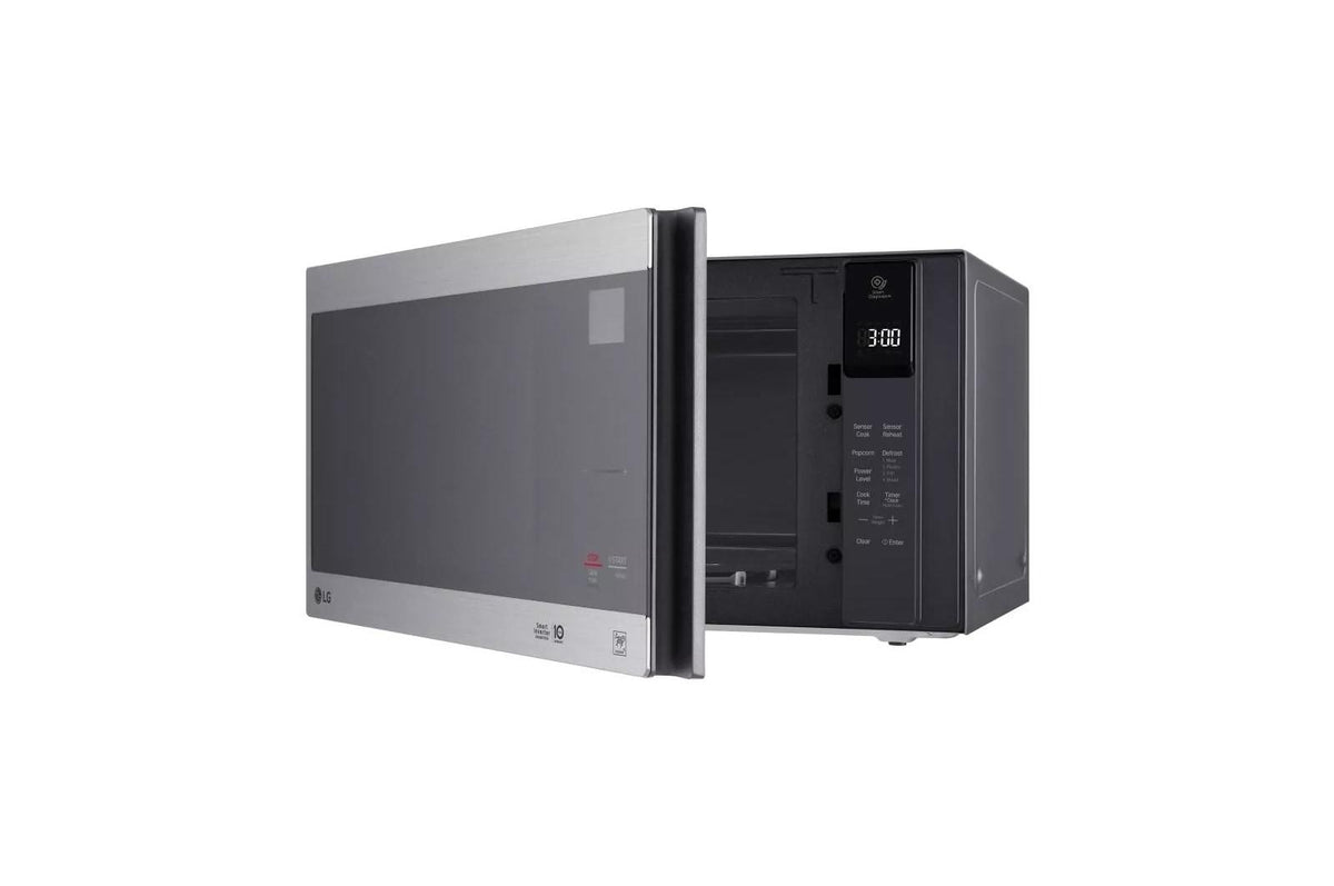 1.5 cu. ft. NeoChef™ Countertop Microwave with Smart Inverter and EasyClean®