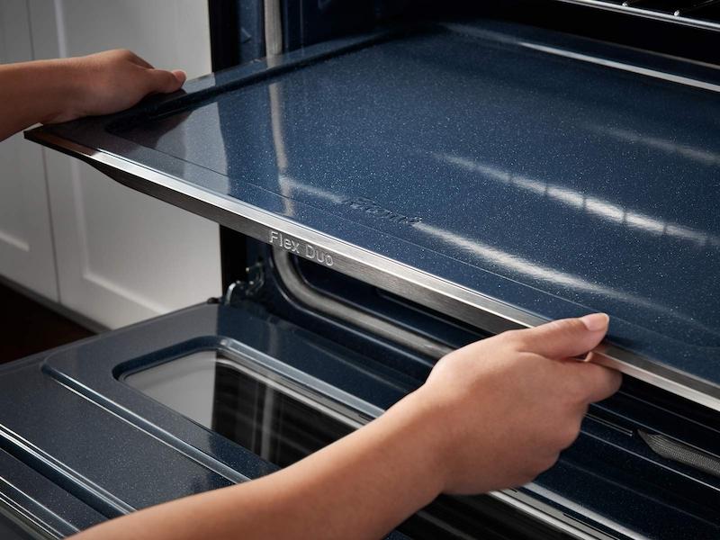 5.8 cu. ft. Slide-In Gas Range with Flex Duo™ & Dual Door in Black Stainless Steel